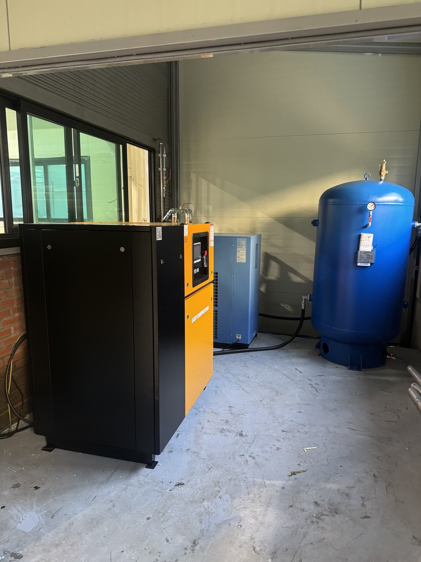 화성 물류 현장의 50HP 콤프레셔