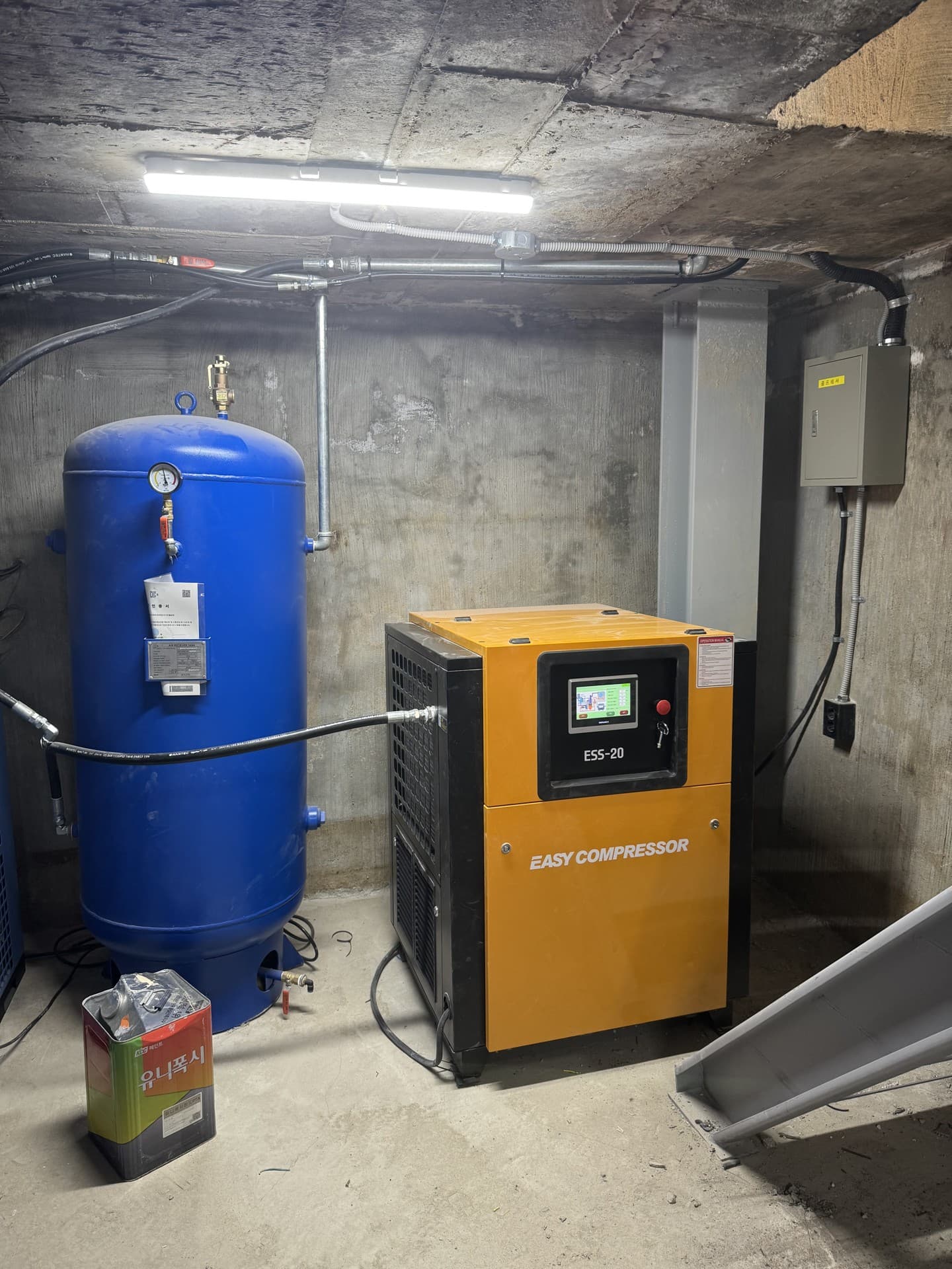 서울 자동차정비소 현장의 20HP 콤프레셔